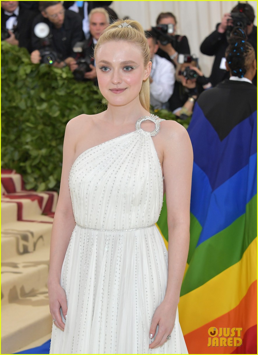 Dakota Fanning Goes Angelic For Met Gala 2018 Photo 4078595 Dakota