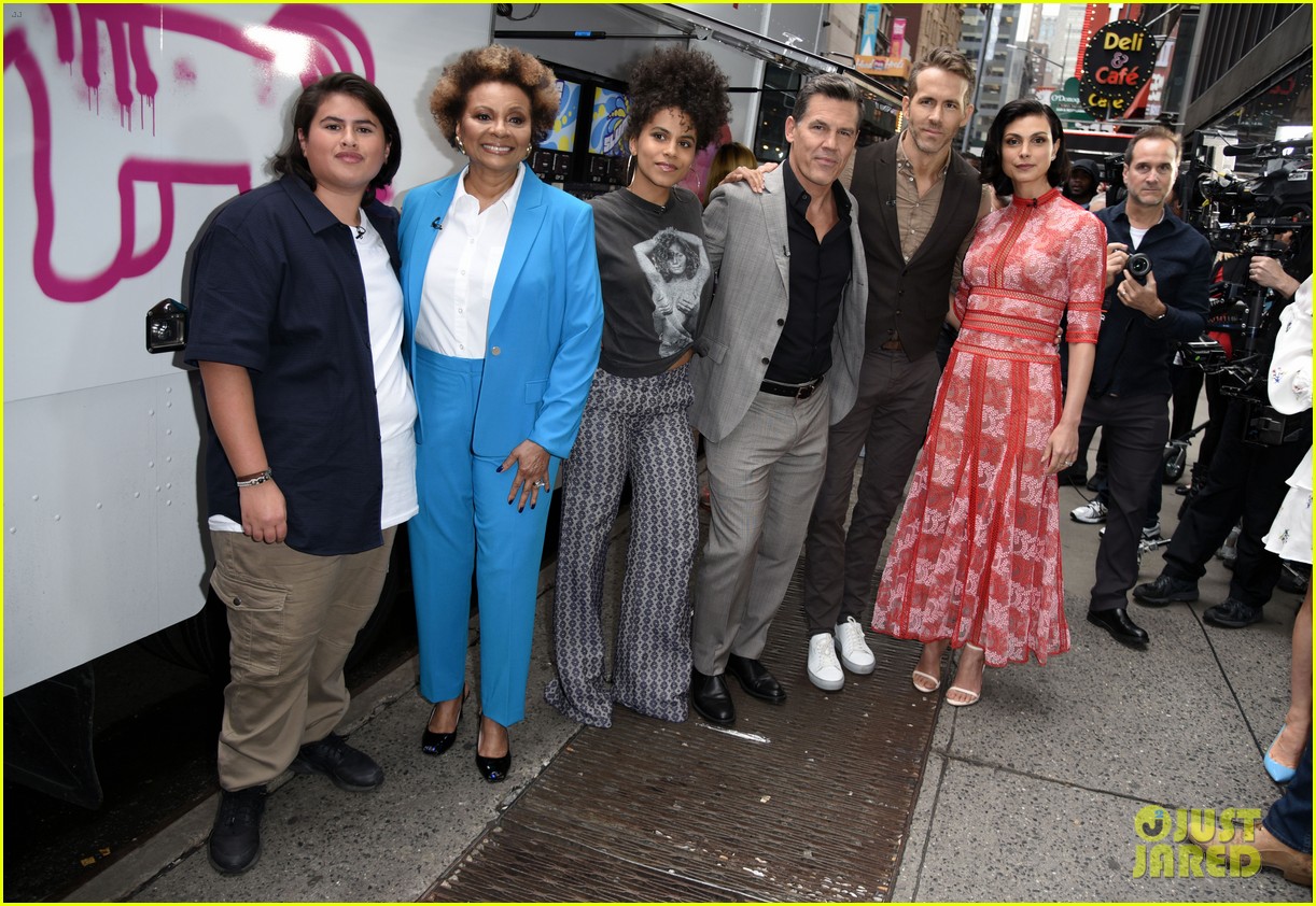 Photo: ryan reynolds deadpool cast good morning america 02 | Photo