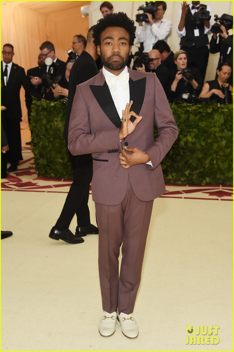 Donald Glover Rocks Purple Gucci Suit for Met Gala 2018: Photo 4078937 |  2018 Met Gala, Donald Glover, Met Gala Pictures | Just Jared