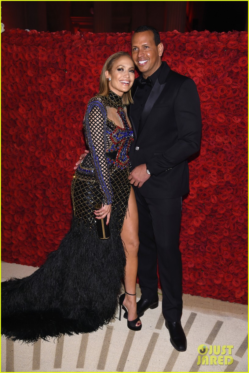 Jennifer Lopez & Alex Rodriguez Return to the Met Gala Carpet! Photo