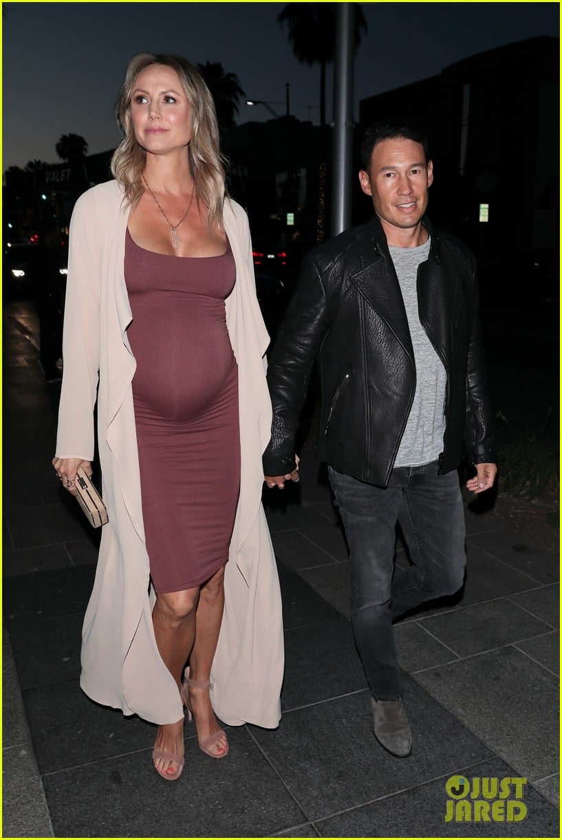 Pregnant Stacy Keibler Shows Off Baby Bump in FormFitting Dress(01)
