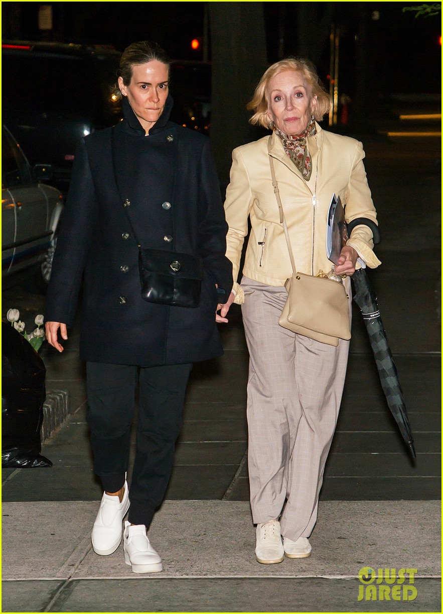 Sarah Paulson On Media's Attention to her Relationship with Holland Taylor:  'A Funny Dance': Photo 4078240 | Holland Taylor, Sarah Paulson Pictures |  Just Jared