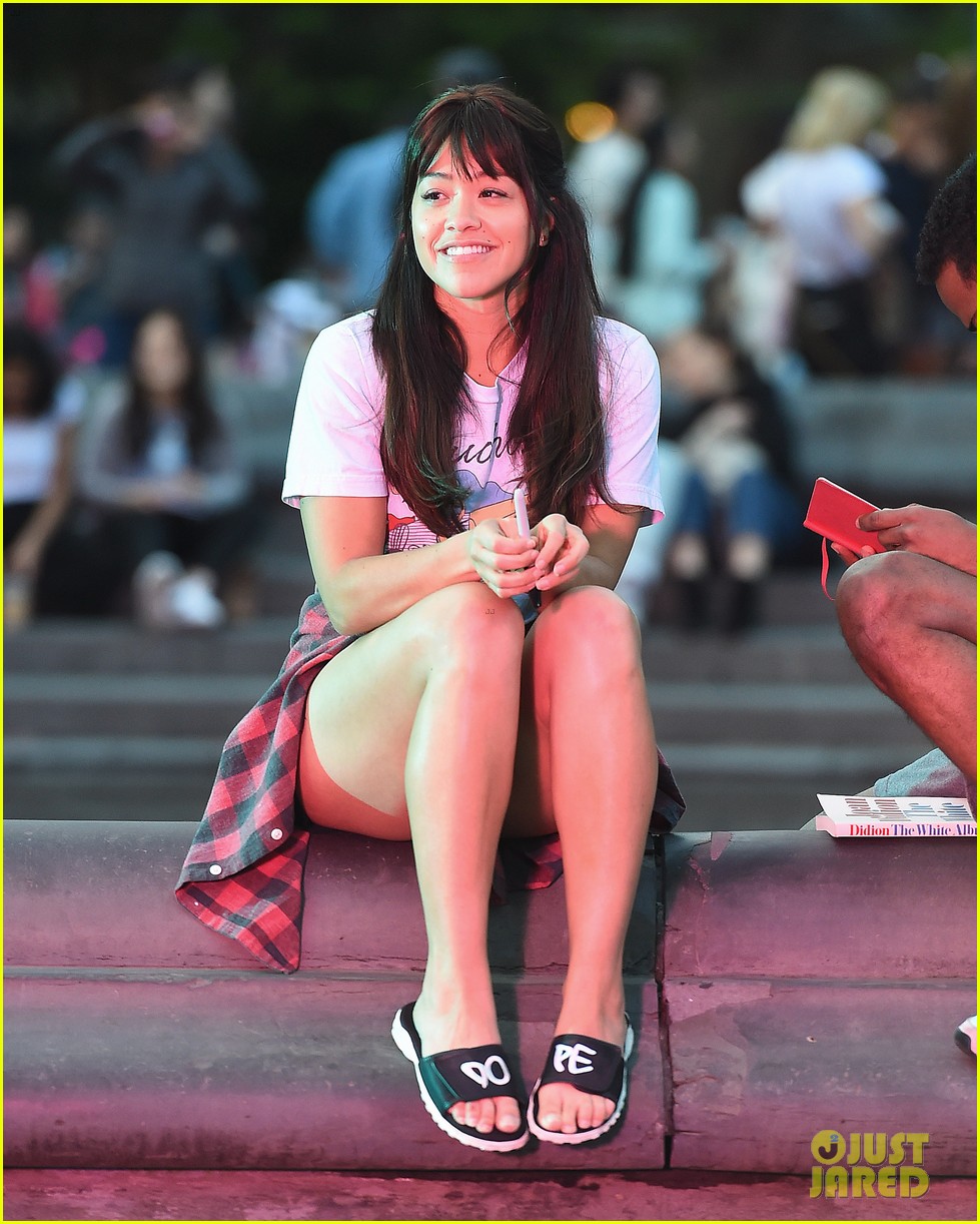 Gina Rodriguez & Lakeith Stanfield Have the Most Adorable Moment While