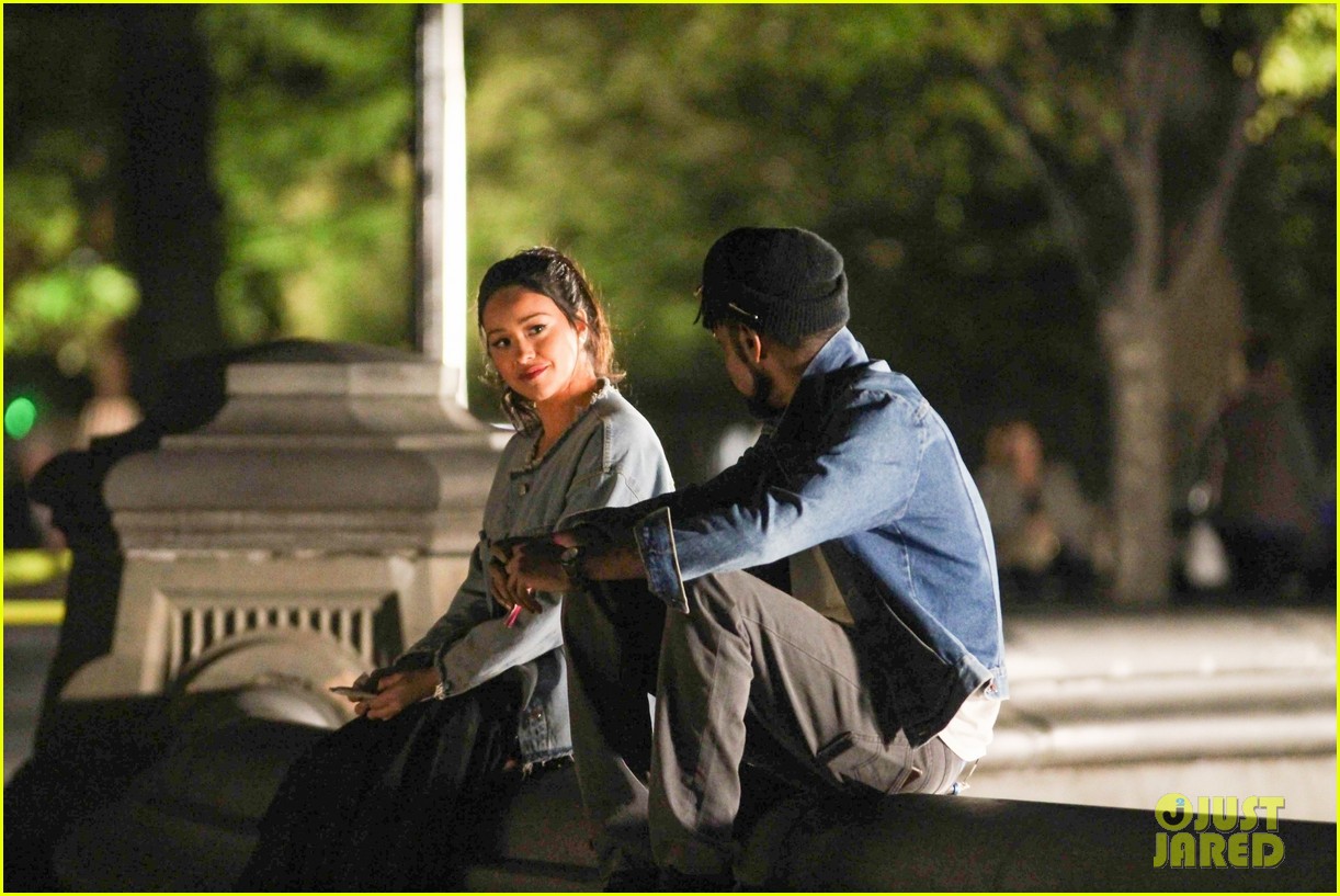 Gina Rodriguez & Lakeith Stanfield Have the Most Adorable Moment While