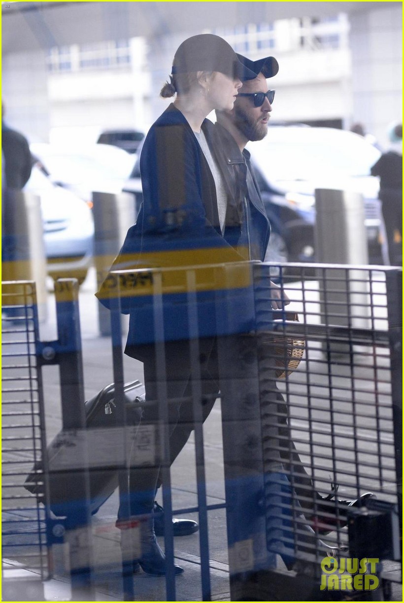 Emma Stone Keeps a Low Profile at JFK Airport in NYC: Photo 4074991