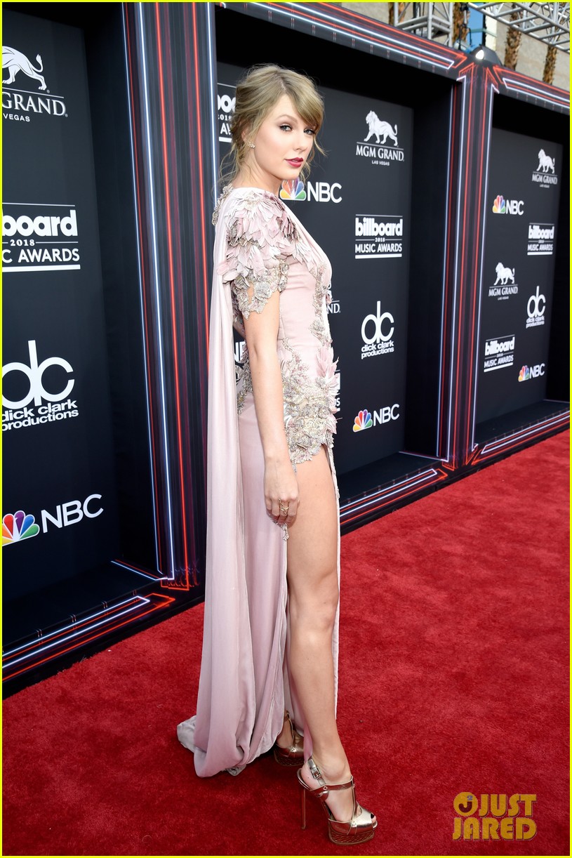 Ver insectos menta lanzador Taylor Swift Walks First Red Carpet in Two Years at Billboard Music Awards  2018!: Photo 4087345 | 2018 Billboard Music Awards, Billboard Music Awards, Taylor  Swift Pictures | Just Jared