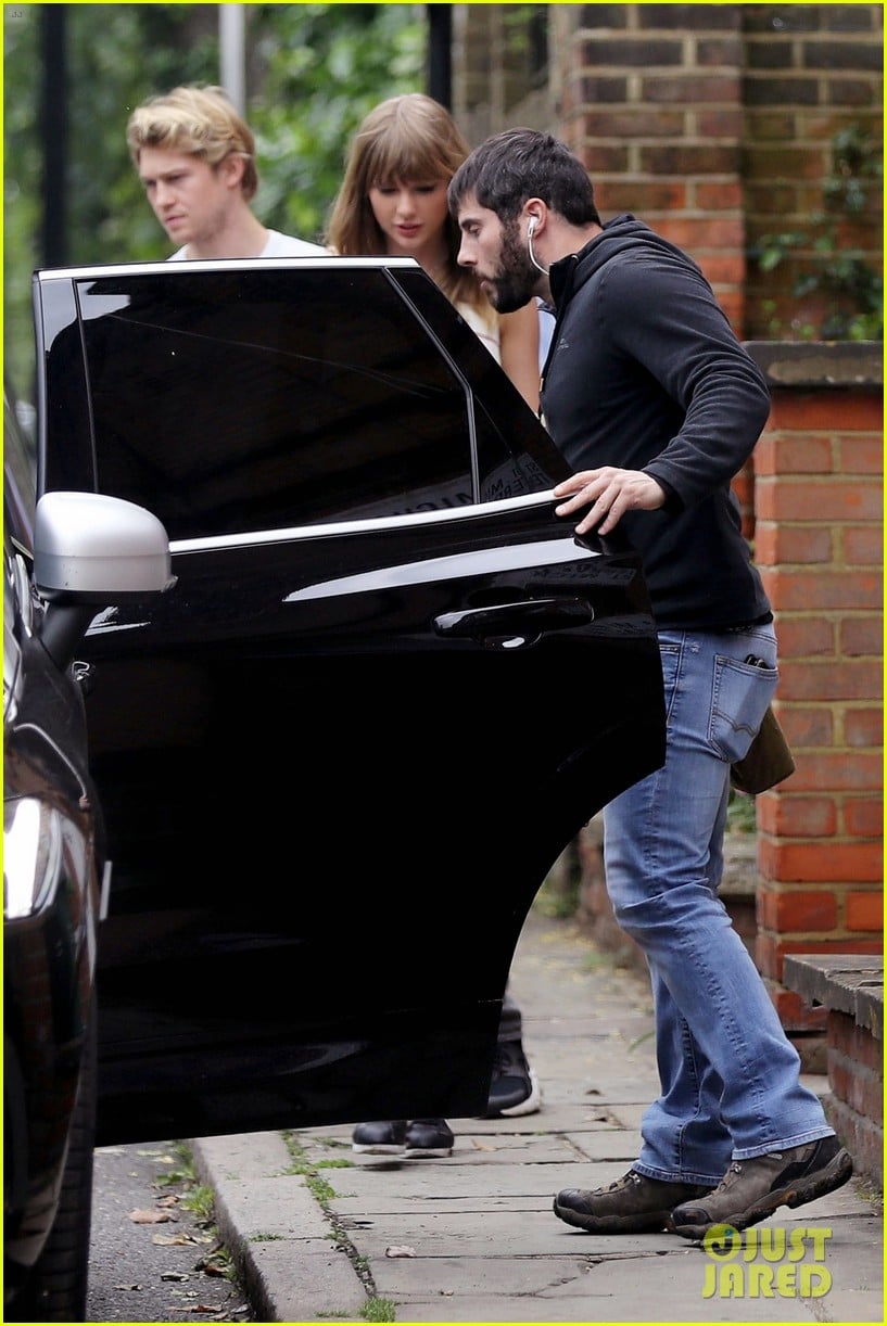 Taylor Swift & Joe Alwyn Step Out for Lunch Date in London! Photo