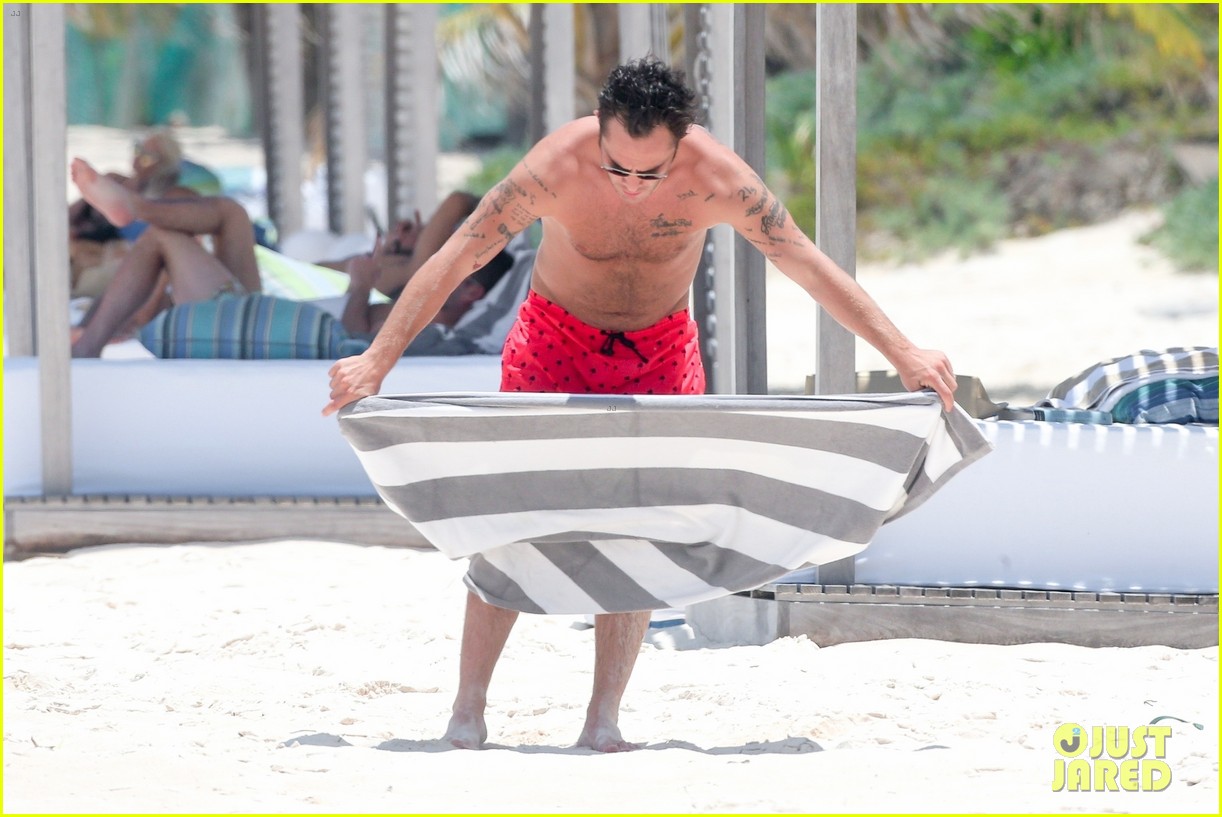 Shirtless Ed Westwick Hits the Beach in Short Shorts: Photo 4083601