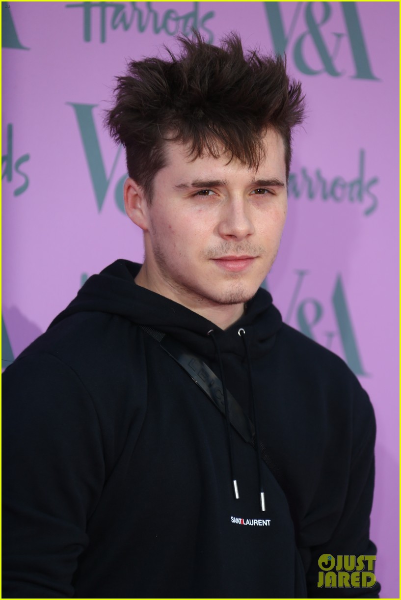 Photo: brooklyn beckham ellie bamber anya taylor joy va summer party