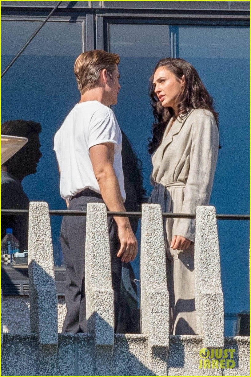 Photo: gal gadot chris pine wonder woman argument scene 30 | Photo