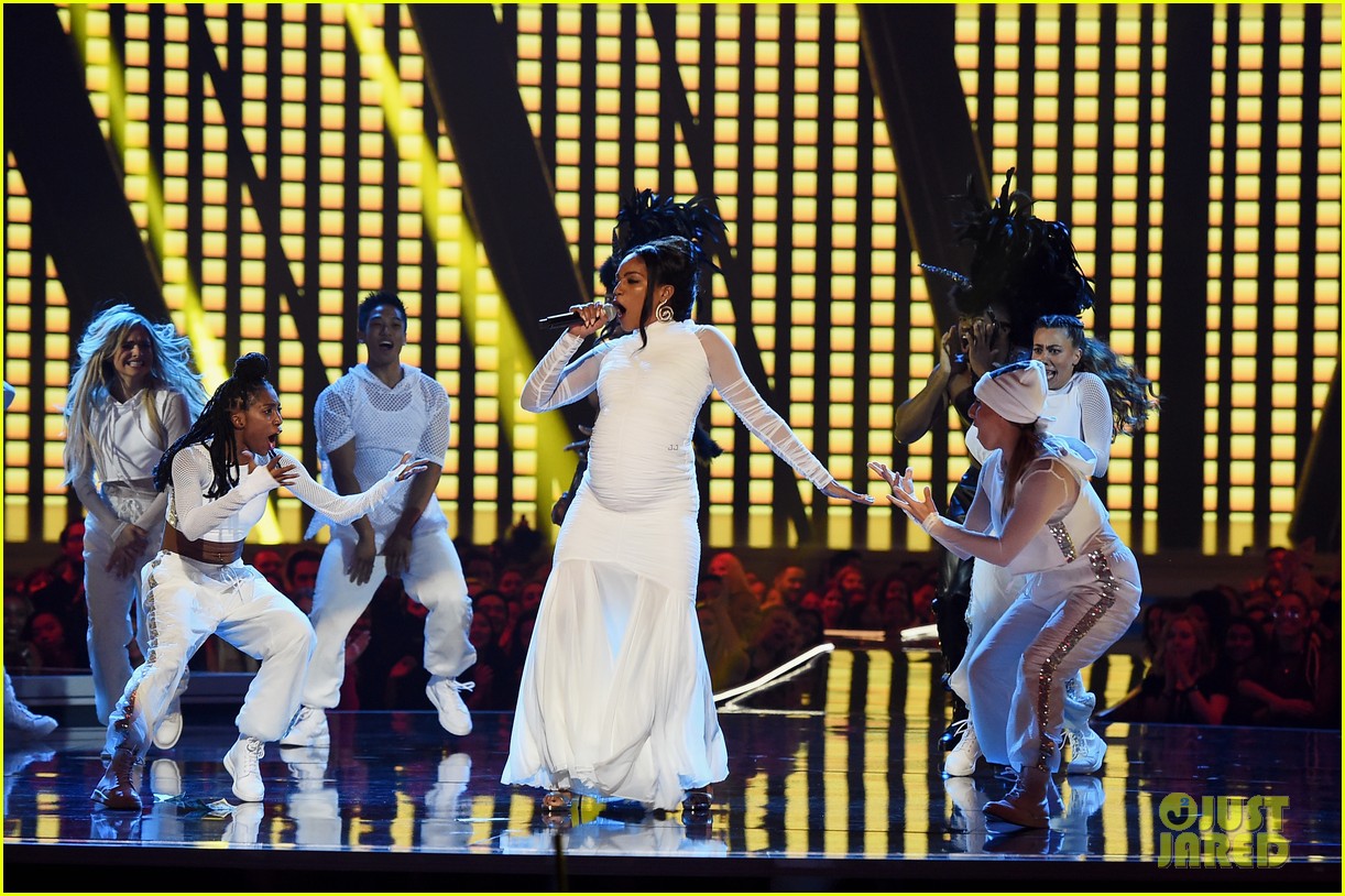 Tiffany Haddish Wears Cardi B's Dress & Gets Pregnant On Stage at MTV(02)