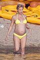 kate hudson pregnant baby bump yellow bikini 05