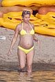 kate hudson pregnant baby bump yellow bikini 06