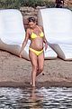 kate hudson pregnant baby bump yellow bikini 07