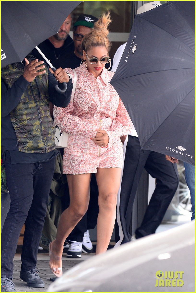Beyonce & JayZ Arrive in Poland Ahead of On the Run II Show! Photo