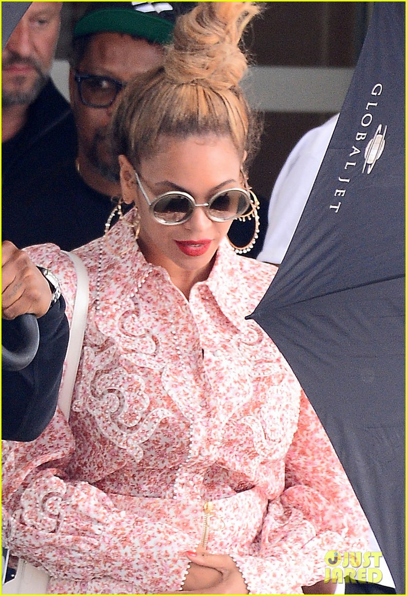 Beyonce & JayZ Arrive in Poland Ahead of On the Run II Show! Photo