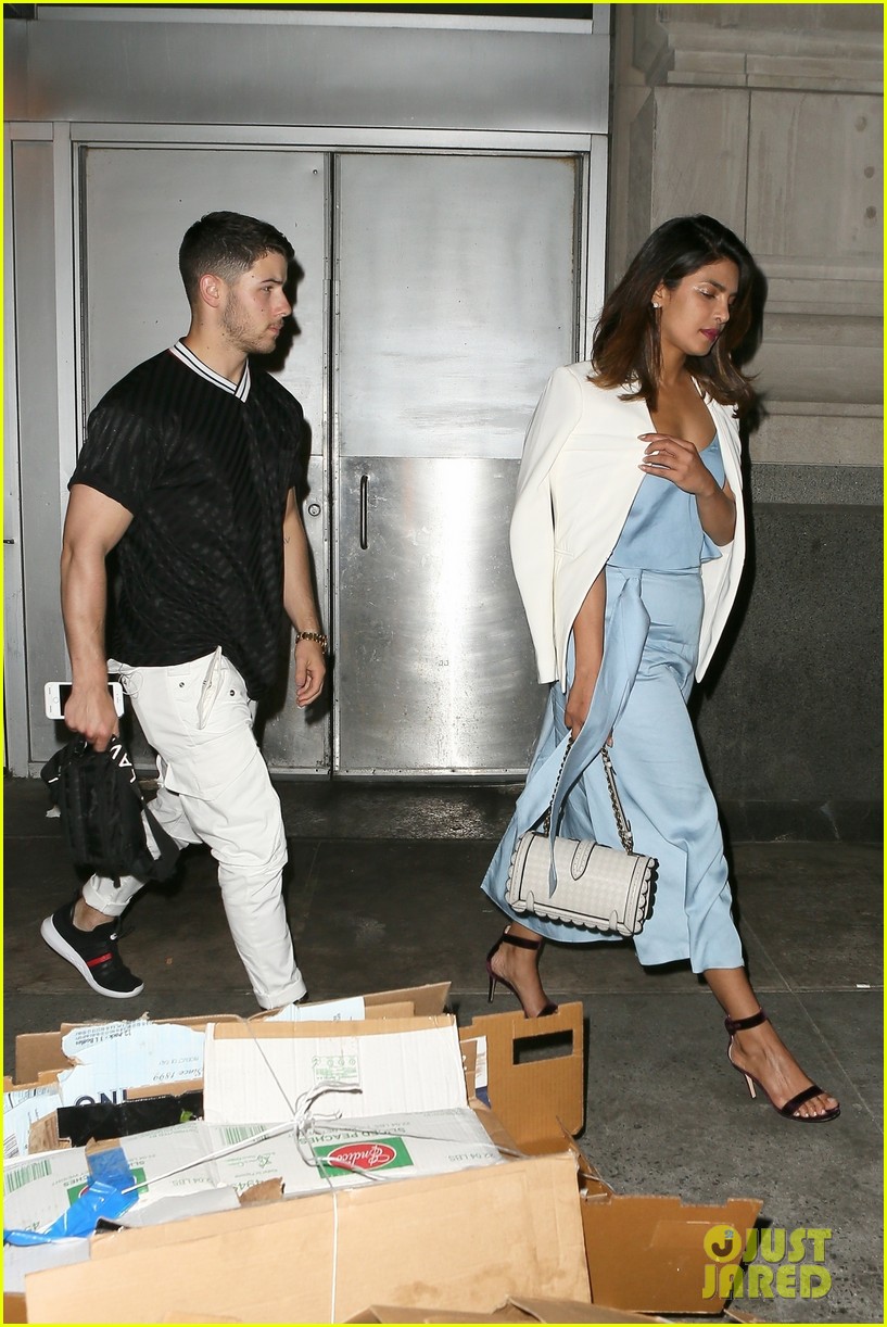 Priyanka Chopra & Nick Jonas Meet Up for NYC Dinner Date! Photo