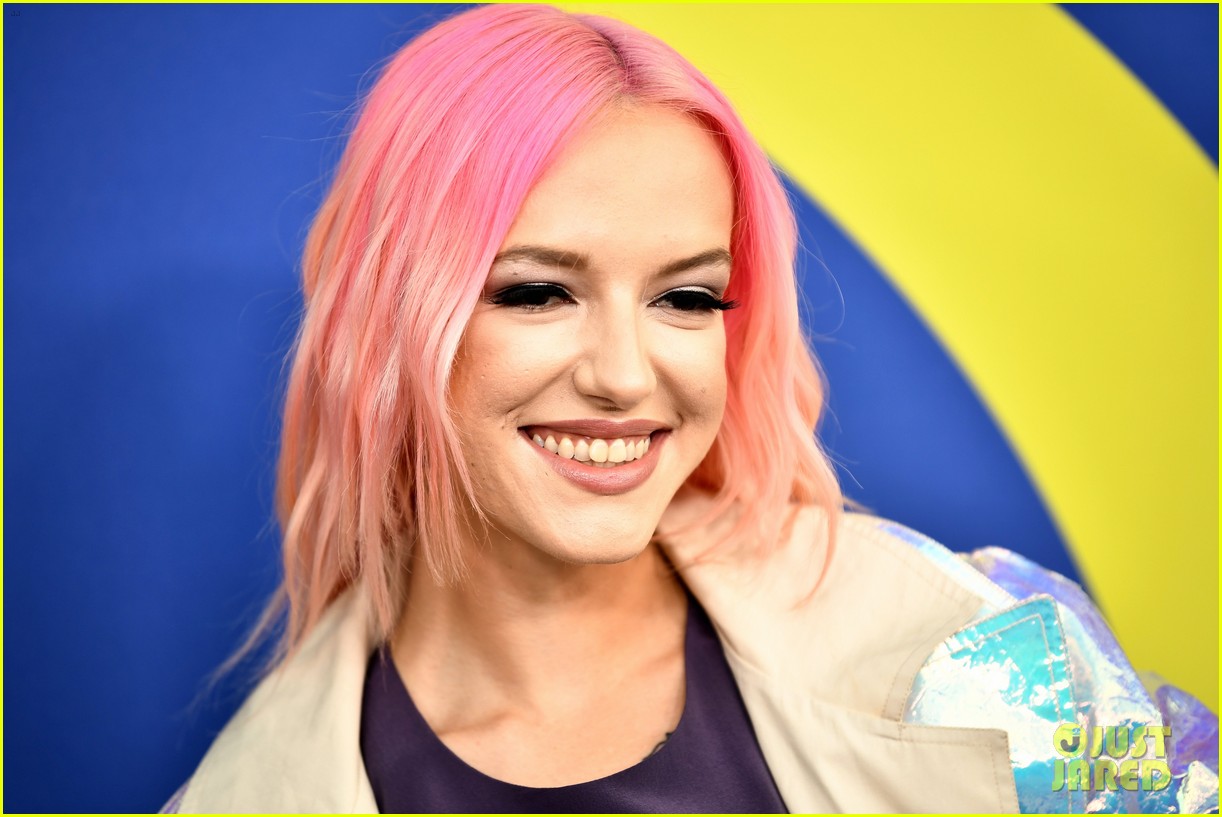 Kaia Gerber Walks the Carpet in Boxers at CFDA Awards 2018!: Photo