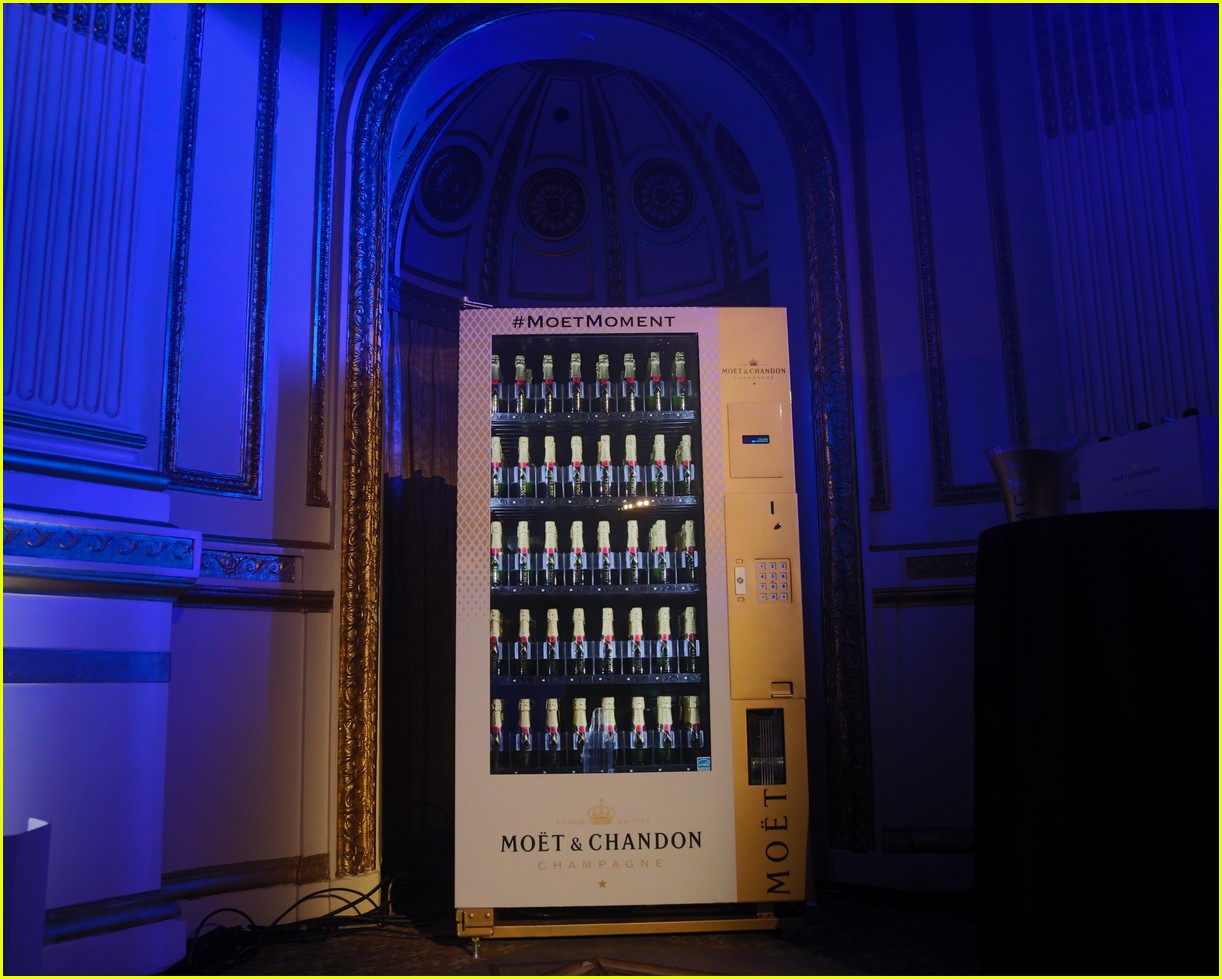 Chrissy Teigen Gifts Kris Jenner a Champagne Vending Machne! Photo(01)