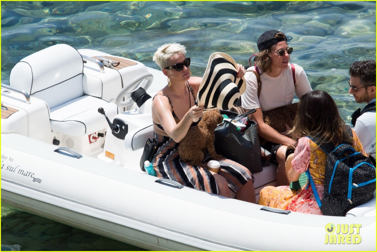 Photo katy perry bikini spain 14 Photo 4109274 Just Jared