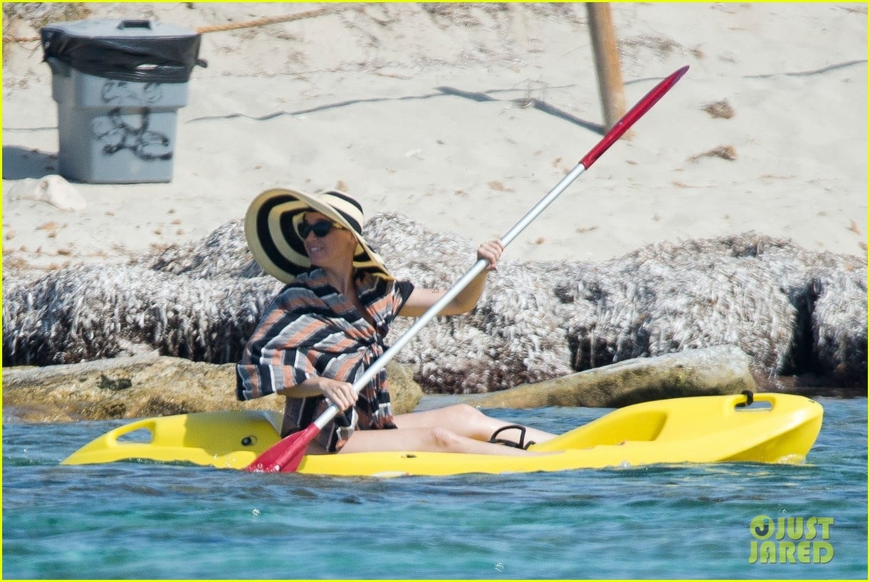 Photo katy perry bikini spain 48 Photo 4109308 Just Jared