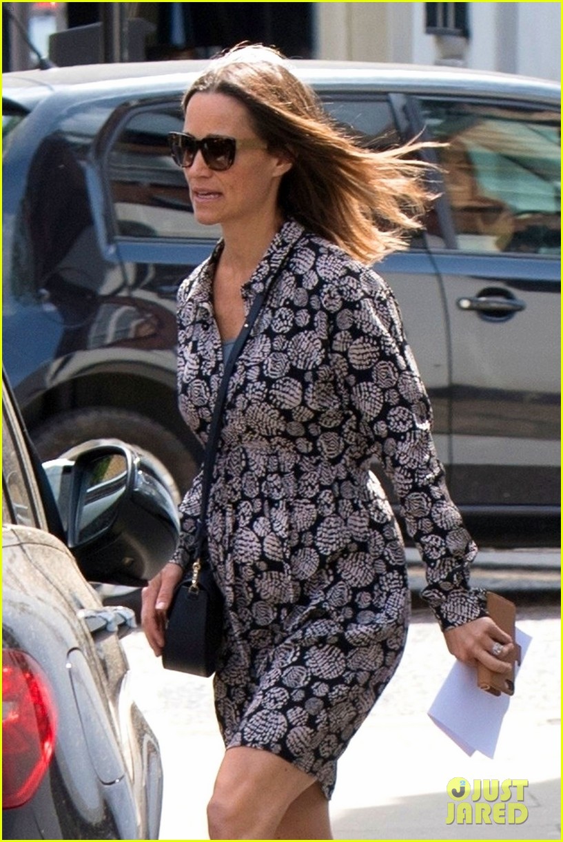 Pregnant Pippa Middleton Shows Off Her Baby Bump While Shopping in