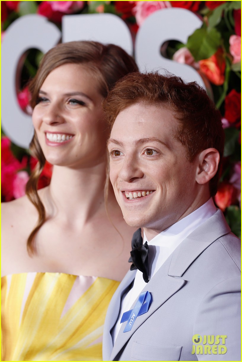Broadway's 'SpongeBob' Stars Ethan Slater & Gavin Lee Perform at Tony Awards 2018!: Photo 4099394 | 2018 Tony Awards, Ethan Slater, Gavin Lee, Tony Awards Photos | Just Jared: Entertainment News