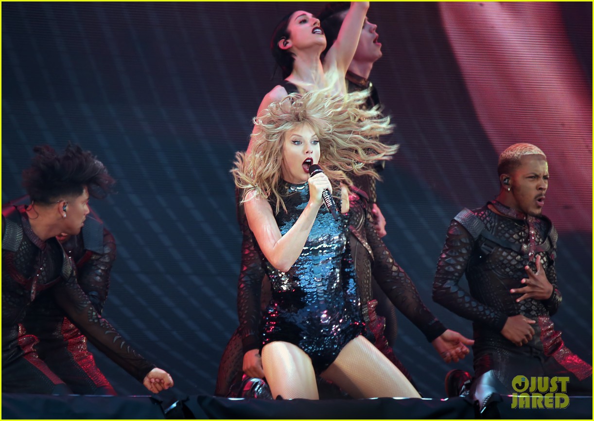 Taylor Swift Honors Manchester Attack Victims During 'Reputation Tour