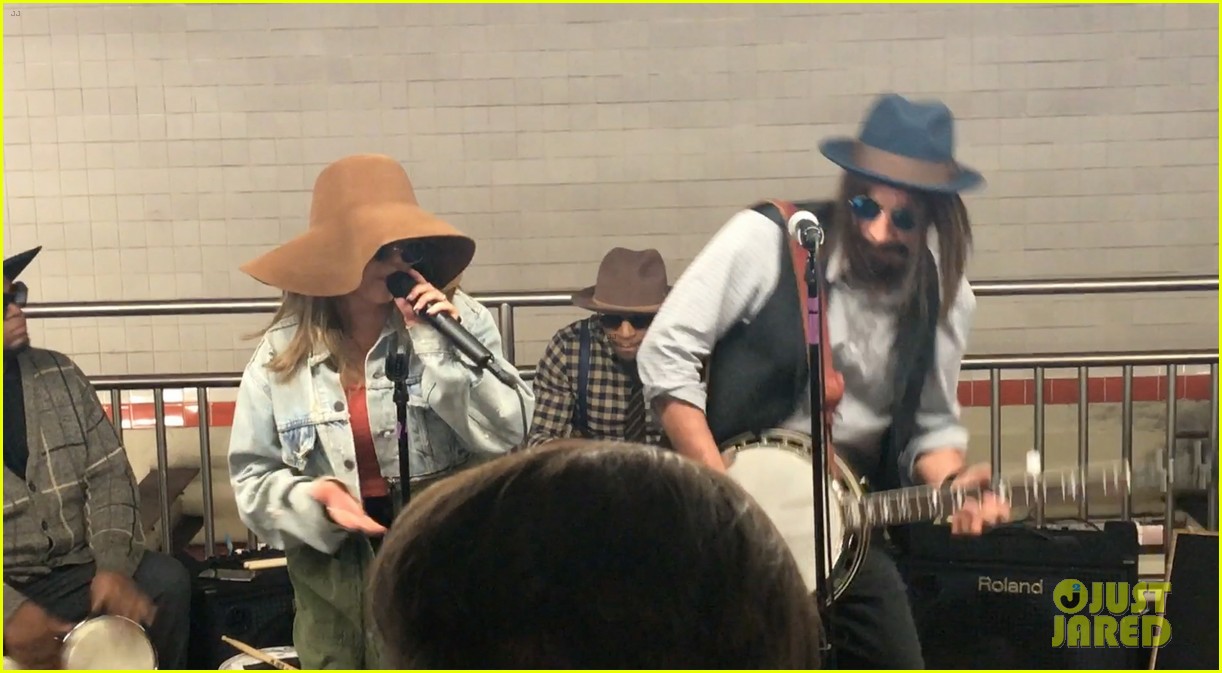 Christina Aguilera & Jimmy Fallon Perform in Disguise in NYC Subway