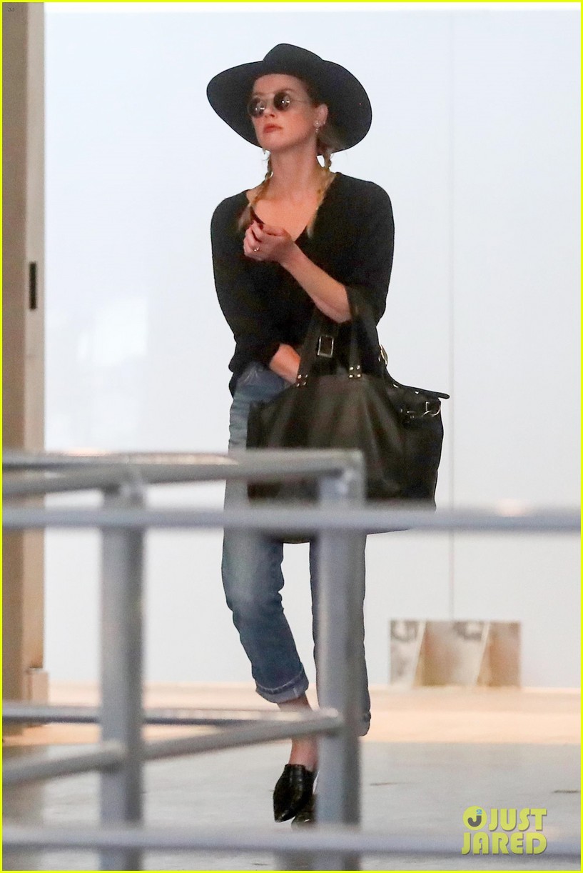 Amber Heard Looks Fashionable While Arriving in France! Photo 4110496