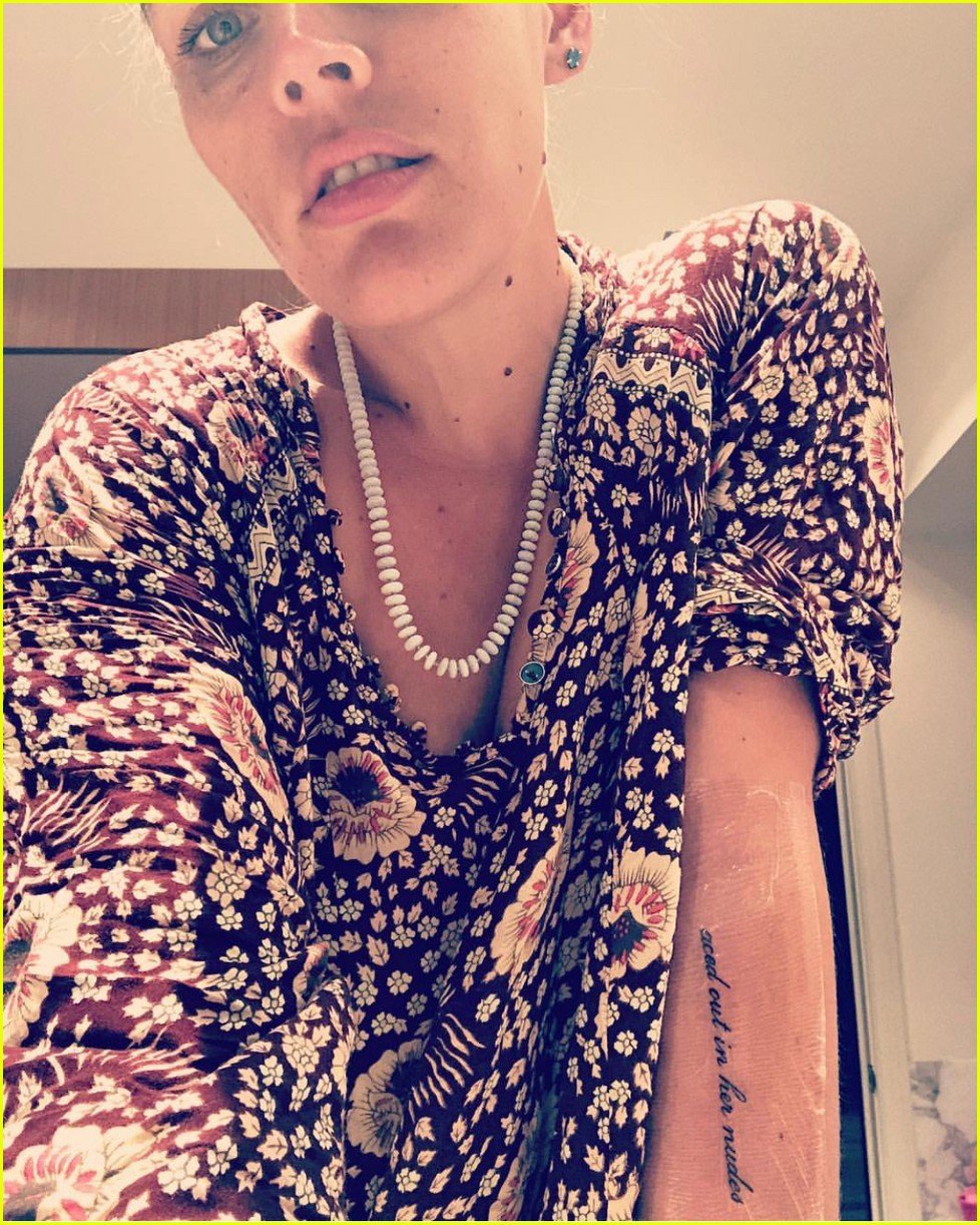 Busy Philipps Gets First Tattoo - See What It Says!: Photo 4112824 | Busy  Philipps Pictures | Just Jared