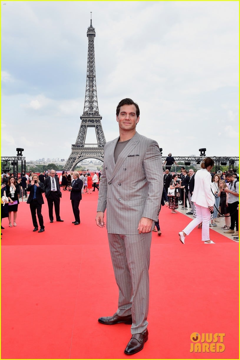 Photo: tom cruise henry cavill mission impossible fallout premiere 01