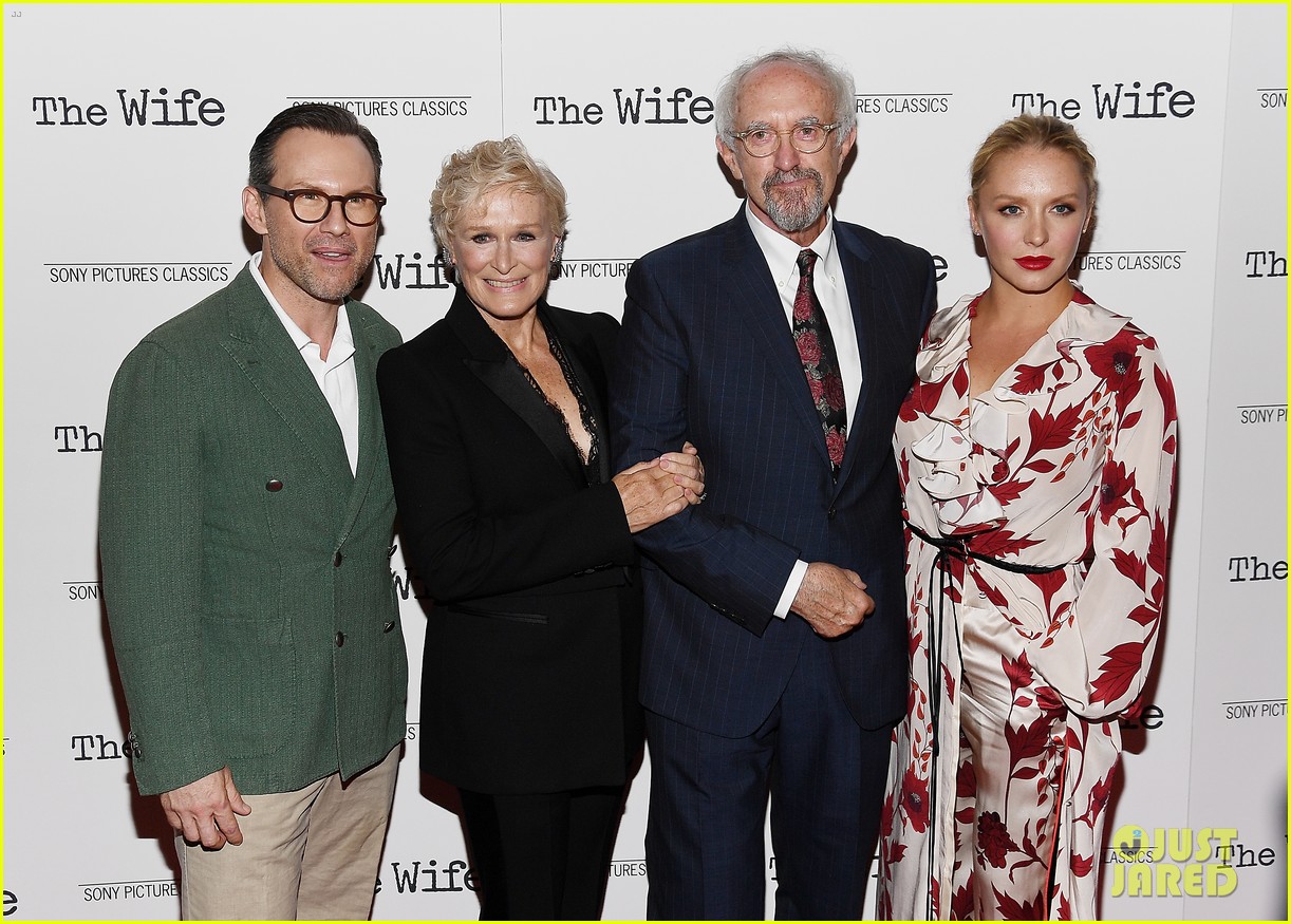 Glenn Close & Daughter Annie Starke Share Cute Red Carpet Moment