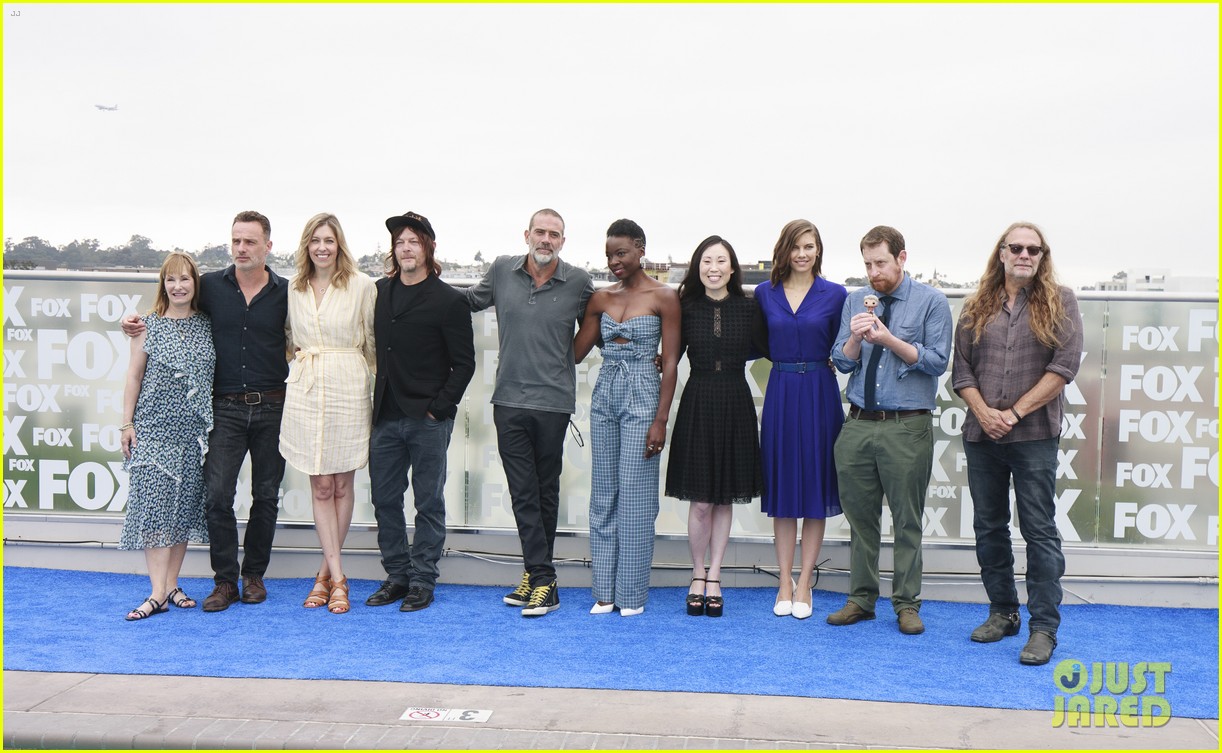 ‘Walking Dead’ Cast Does a Classic Prom Pose at Comic-Con!: Photo