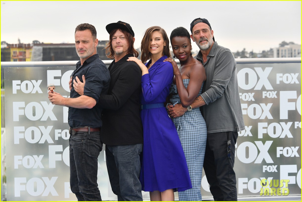 ‘Walking Dead’ Cast Does a Classic Prom Pose at Comic-Con!: Photo