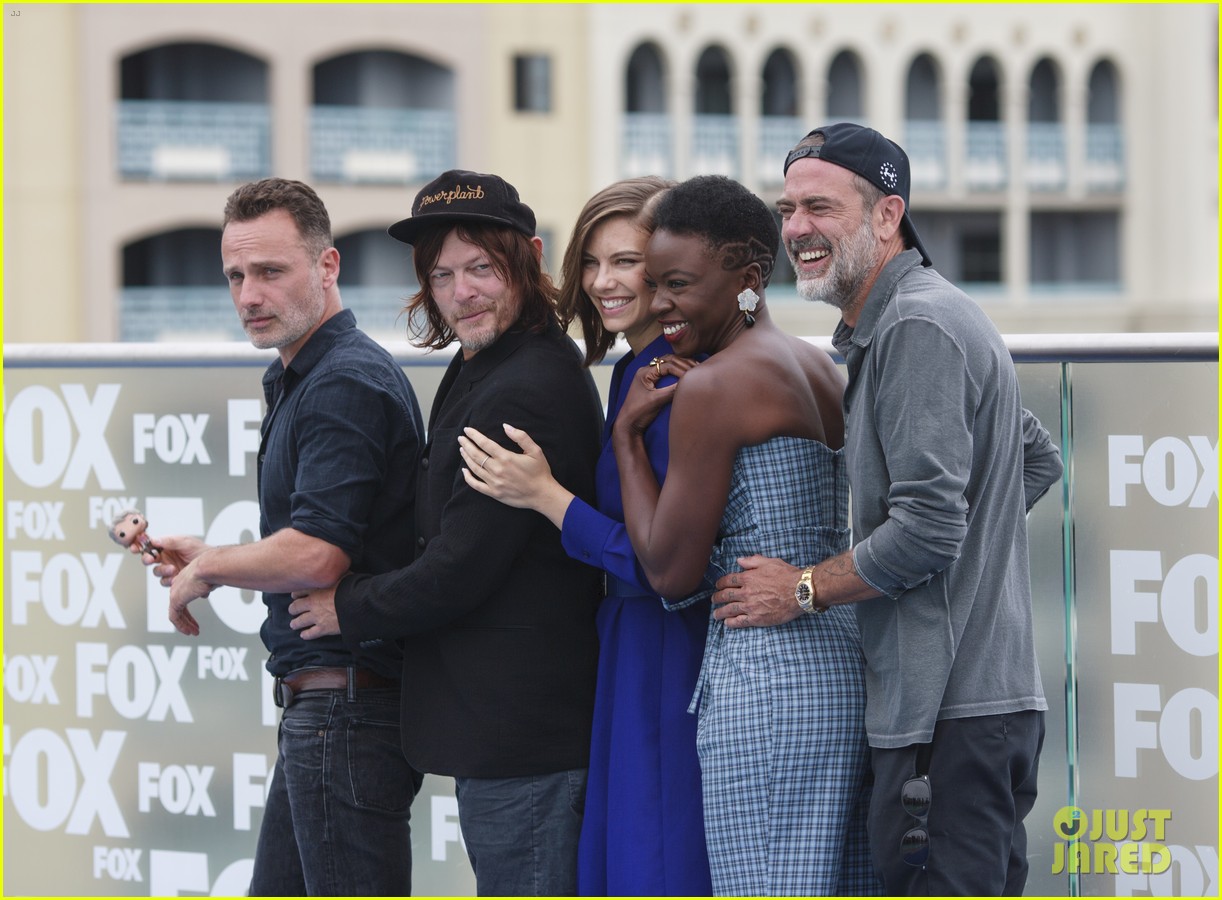 ‘Walking Dead’ Cast Does a Classic Prom Pose at Comic-Con!: Photo