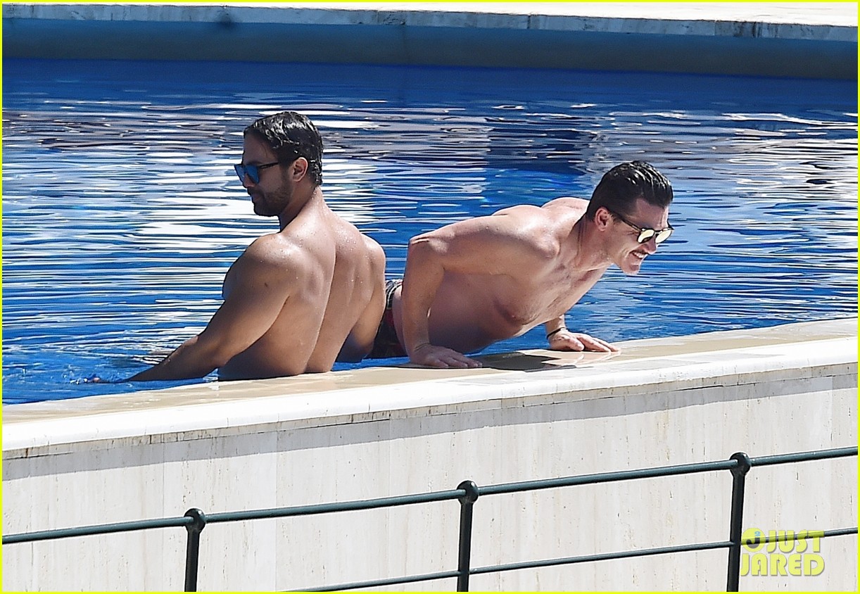 Luke Evans is getting in some relaxation time before filming Murder Mystery...