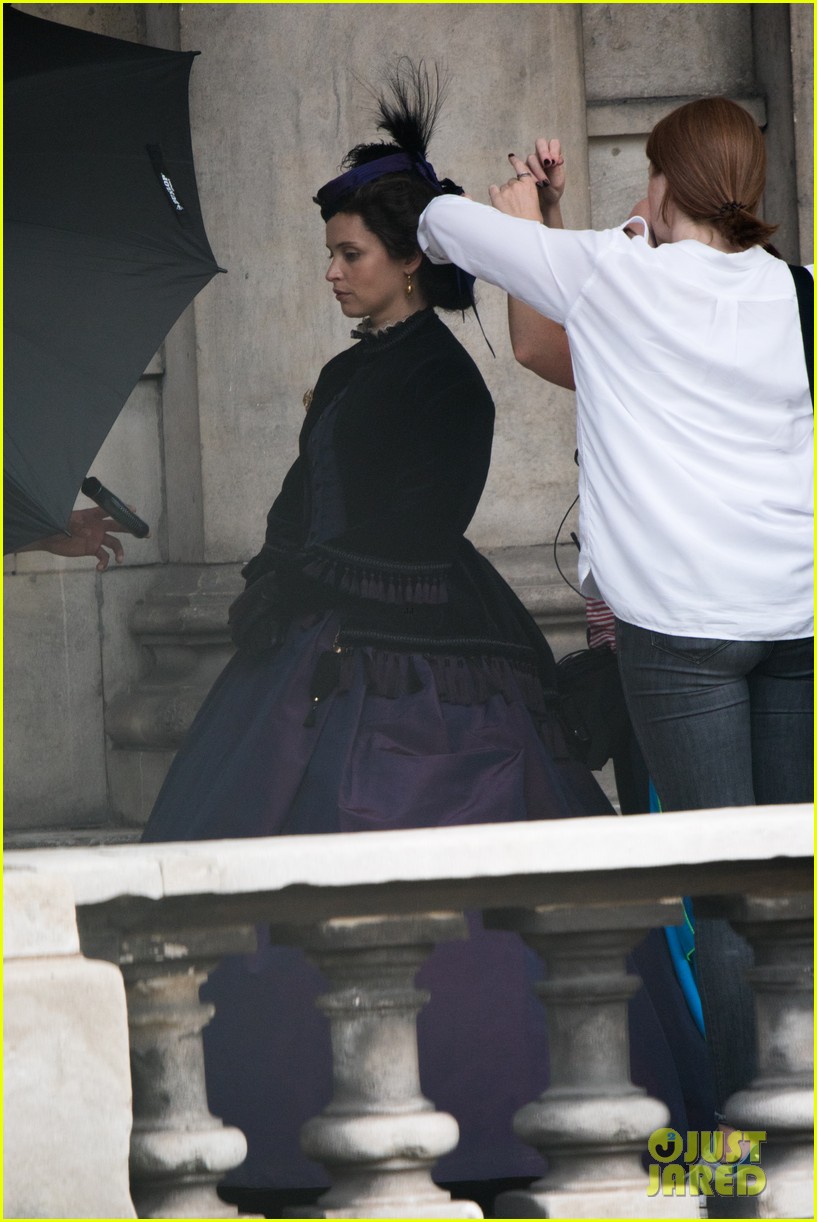 Felicity Jones & Eddie Redmayne Get Into Character on 'The Aeronauts