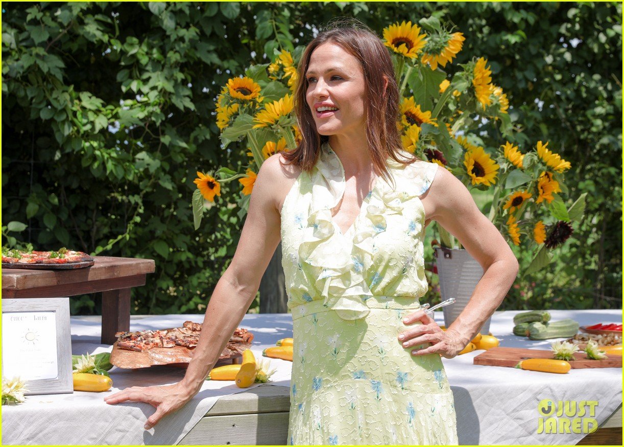 Jennifer Garner Hosts Once Upon a Farm Event! Photo 4114684 Jennifer
