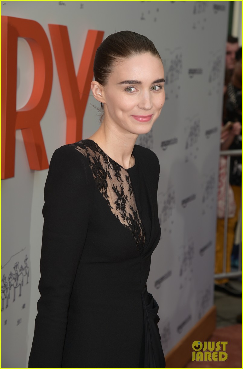 Photo: rooney mara joaquin phoenix dont worry he wont get far on foot