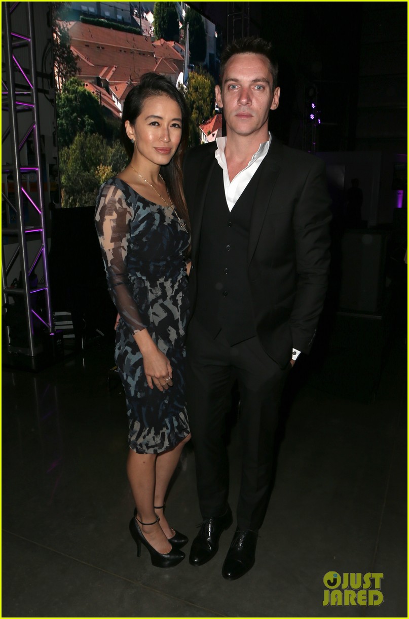 Jonathan Rhys Meyers' Wife Explains Airplane Incident, Thanks Everyone