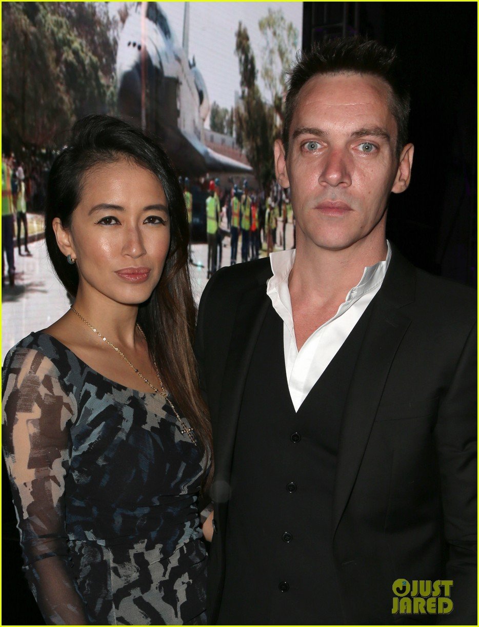 Jonathan Rhys Meyers' Wife Explains Airplane Incident, Thanks Everyone