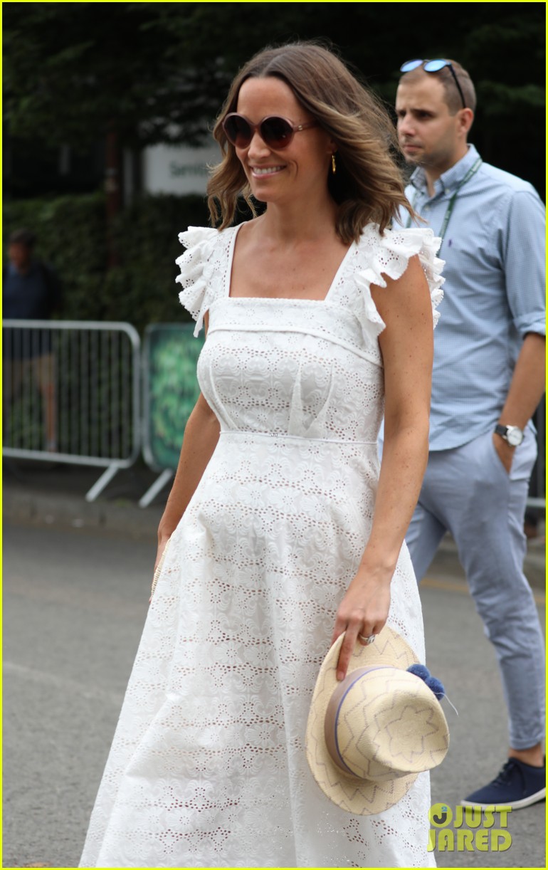 Pregnant Pippa Middleton Joins Brother James at Wimbledon Championships(01)
