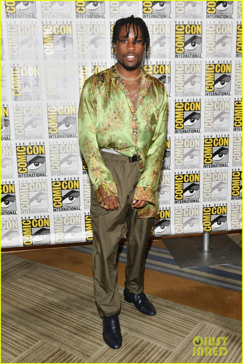 Shameik Moore & Jake Johnson Bring Their Animated 'Spider-Man' Film to Comic-Con!: Photo 4119451