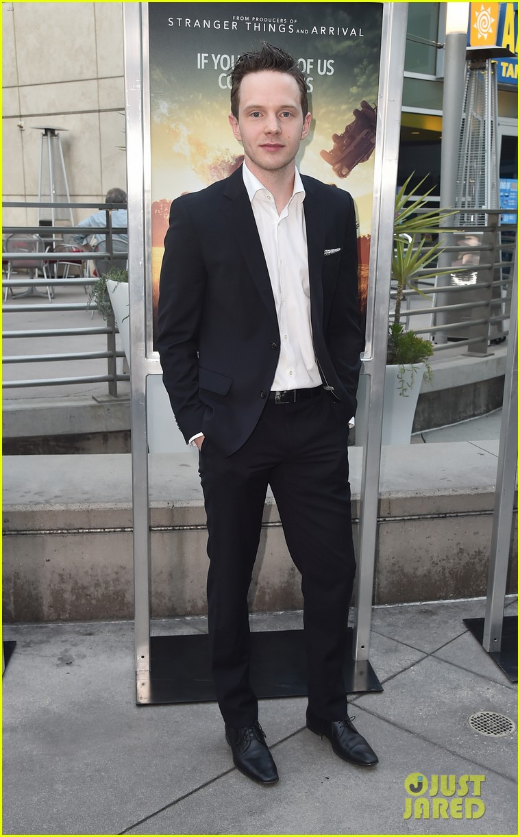 Photo: mandy moore amandla stenberg darkest minds co stars hollywood