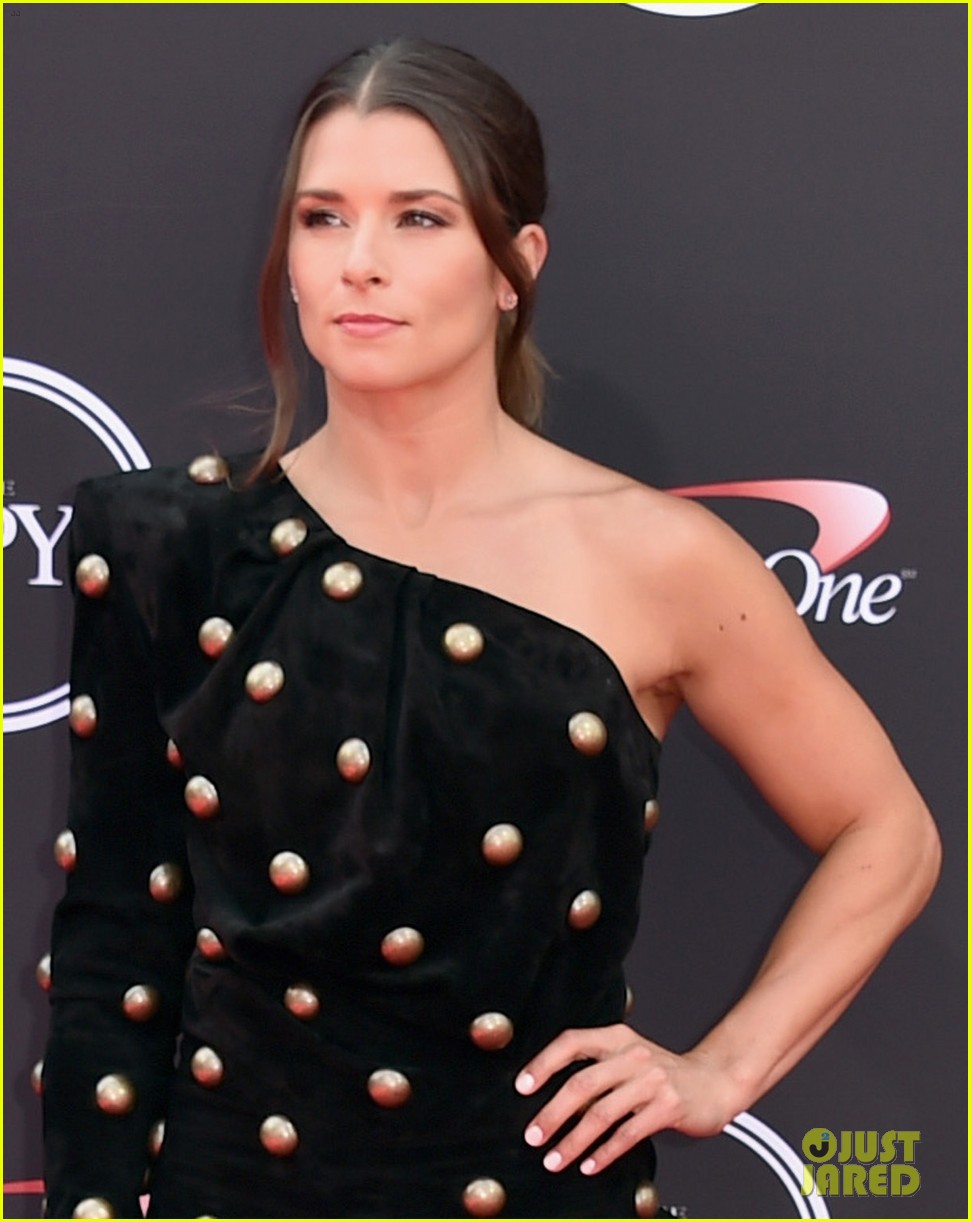 Photo danica patrick and aaron rodgers make red carpet debut at espys