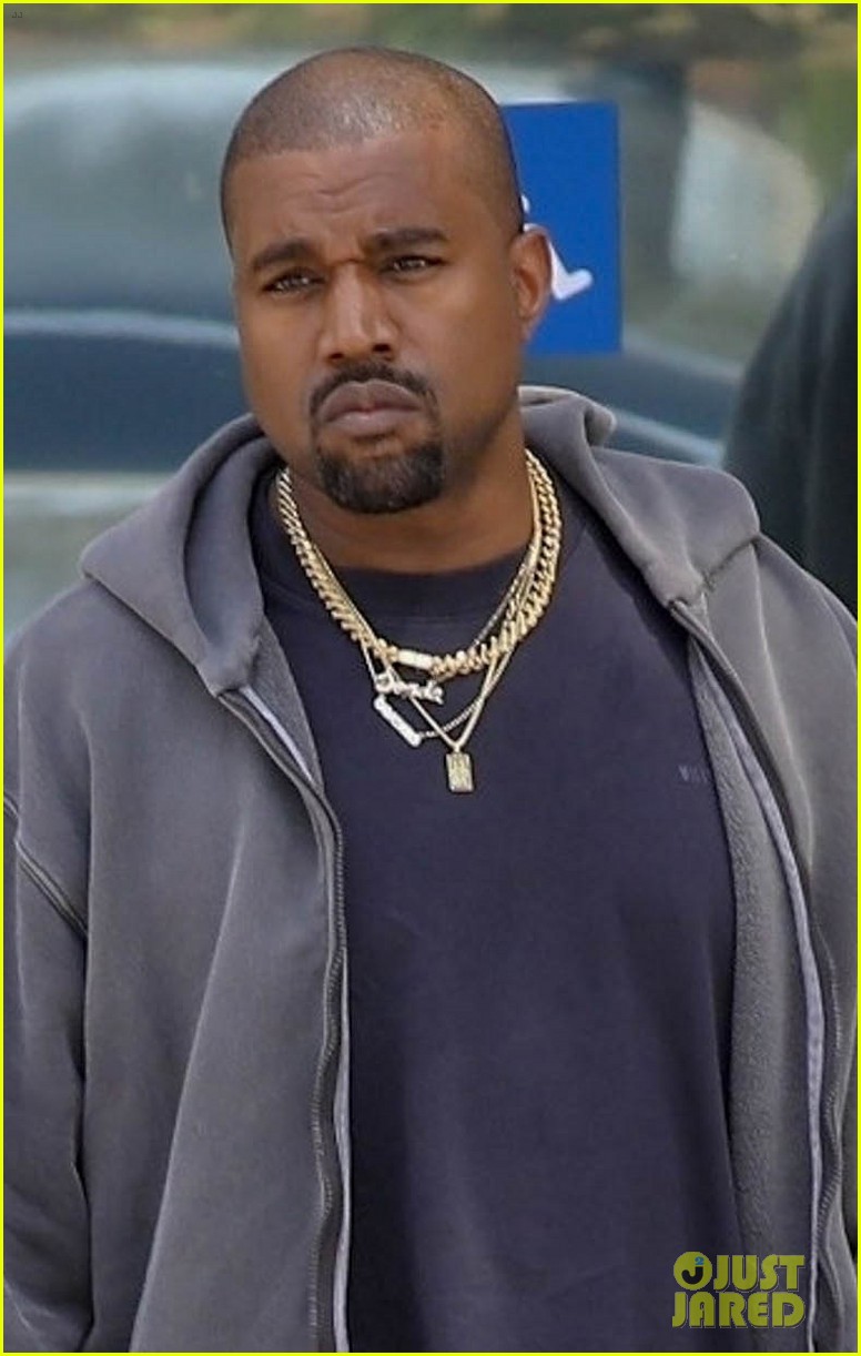 Kanye West Spends the Day at His Office in Calabasas Photo 4111574