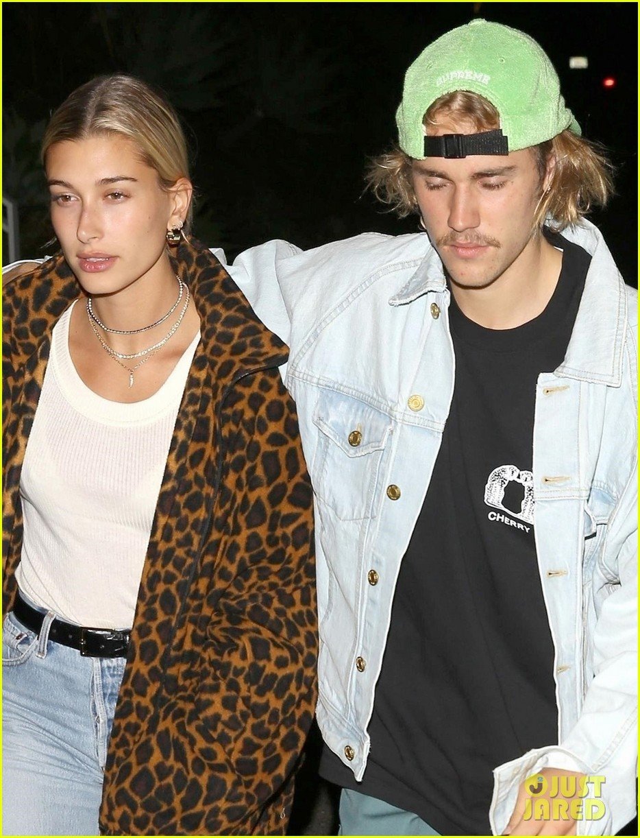 Justin Bieber & Hailey Baldwin Enjoy a Casual Dinner Date Photo