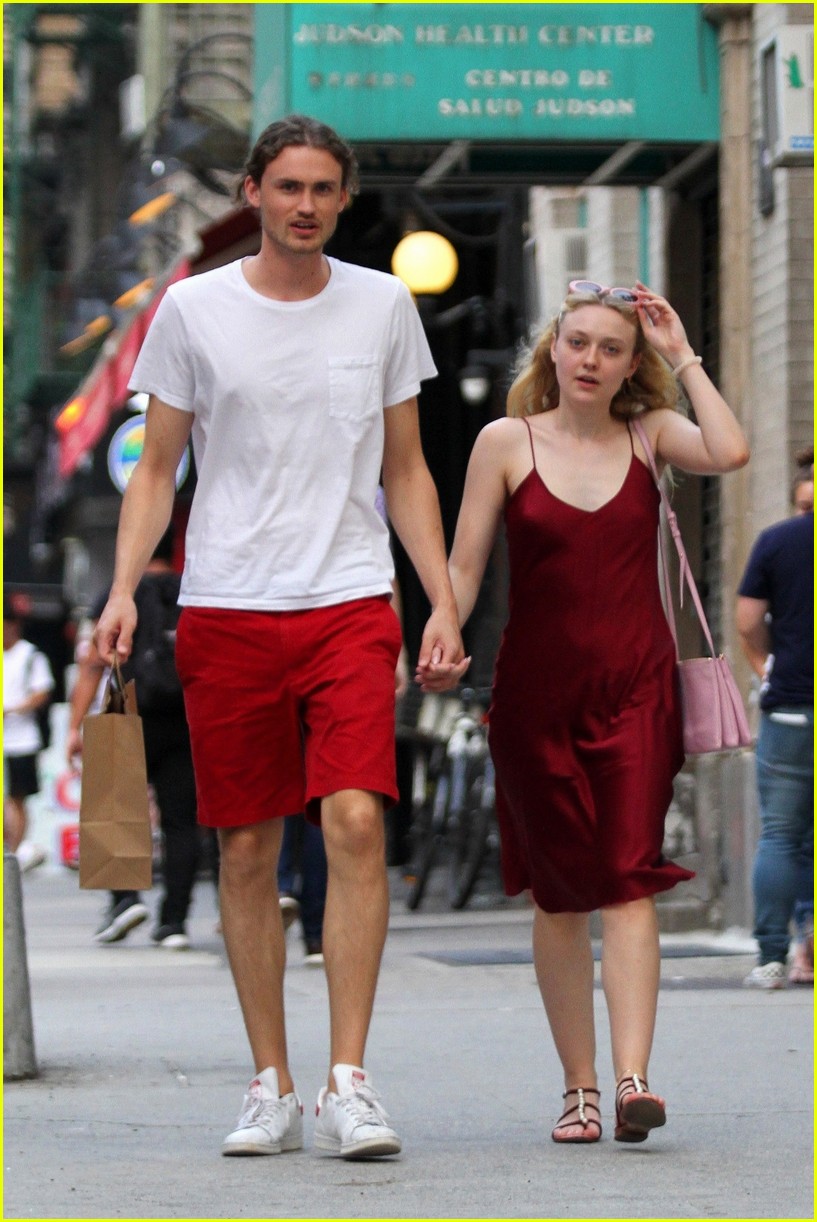 Photo: dakota fanning henry frye august 2018 nyc 01 | Photo 4135355