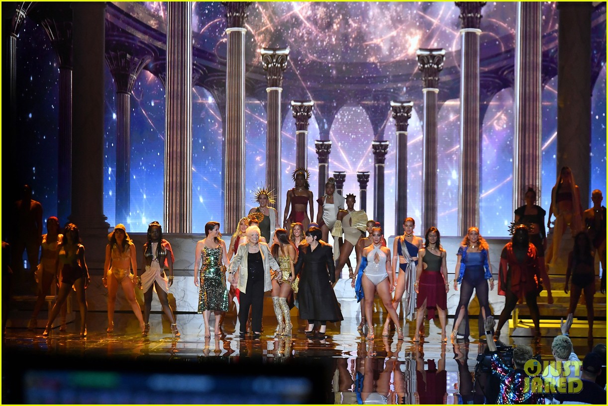 Ariana Grande Hosts an AllFemale Last Supper for 'God is a Woman